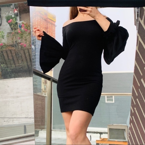 Gianni Bini Off Cold Shoulders Bell Sleeves Dress - Picture 6 of 16